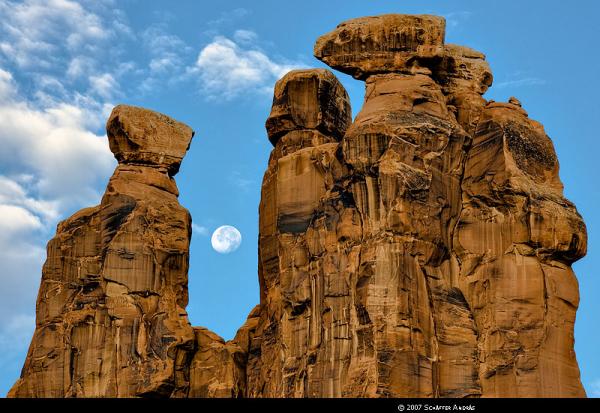 arches_moonrise